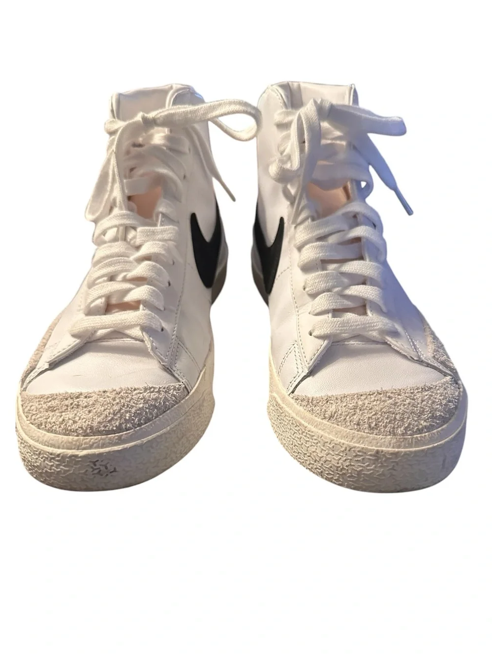 Women’s Nike Blazer Mid '77 High top Vintage white/black colorway.  Size 7